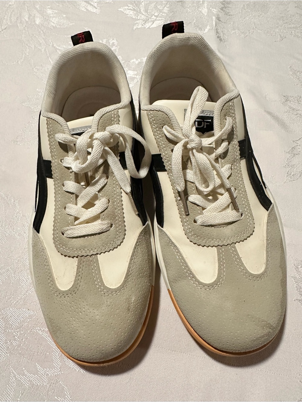 Women’s De Florance Casual Lace-Up Sneakers in White, Black & Gray